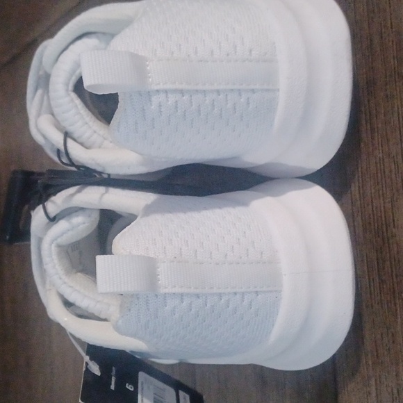 Athletic works Women's Memory Foam sneaker size 6 color White - Picture 4 of 8